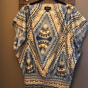Women’s top size medium